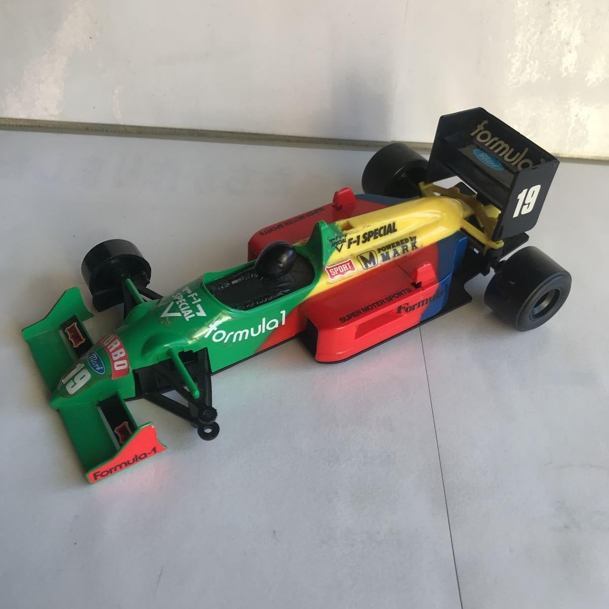 当時物★激レア★ベネトンF1★ミニカー★黄色 当時物☆激レア☆ベネトンF1☆ミニカー☆黄色 - メルカリ