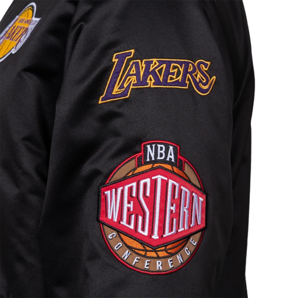 Mitchell & Ness NBA Blackout Giacca in raso pesante | Toppe e ricami di alta qualità su petto e maniche | Polsini a coste su collo, maniche e orlo | Tasche a filetto