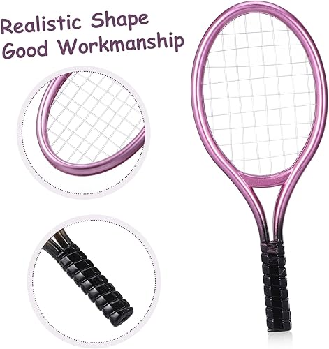 Miniatura 7 de Garneck Juego de 2 raquetas de tenis en miniatura y pelota de plástico, mini raqueta de tenis en miniatura, equipo deportivo para decoración del