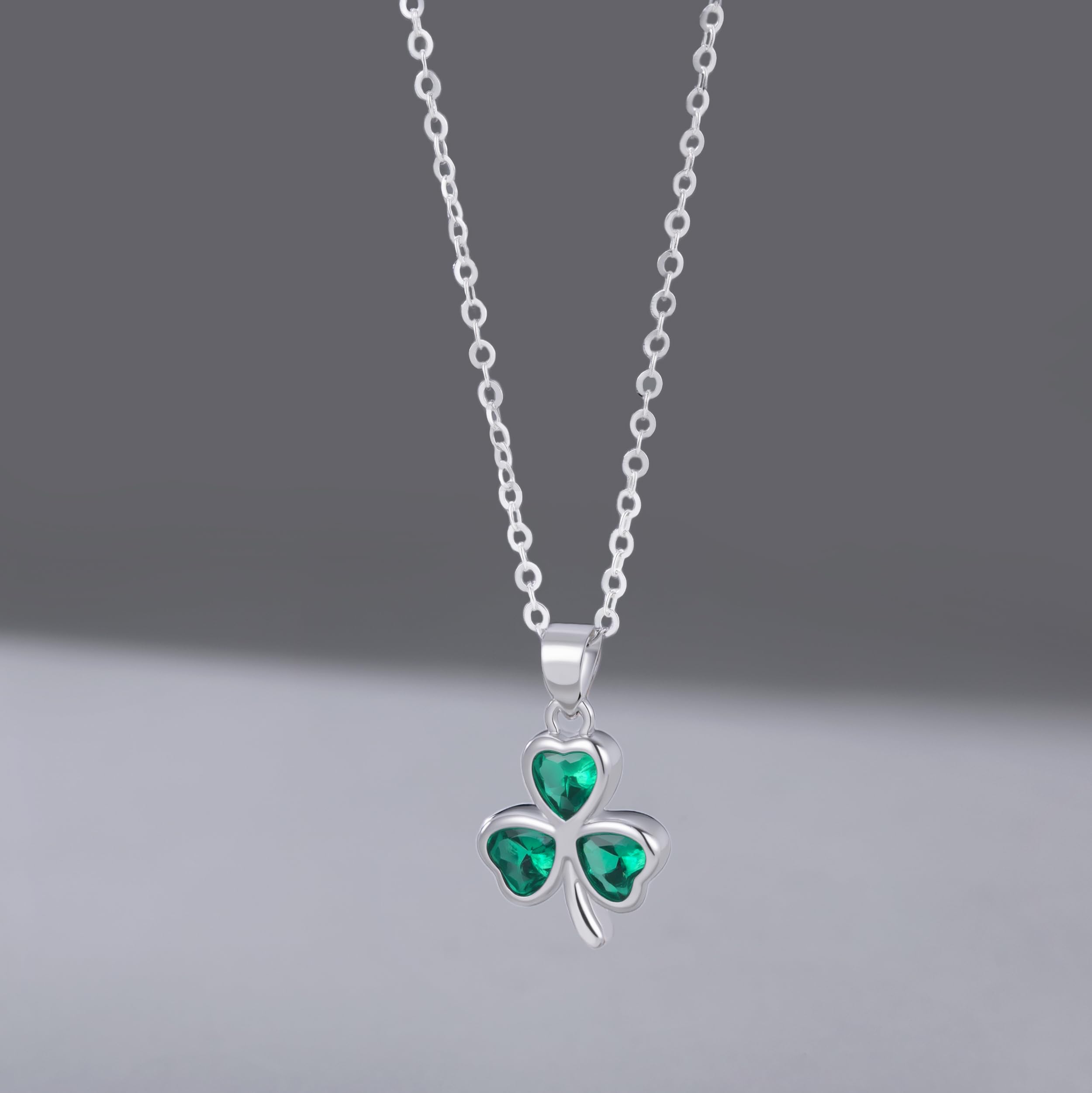 SLUYNZ Collana girocollo in argento Sterling 925 con trifoglio irlandese verde, per donne e adolescenti, collana con ciondolo a forma di quadrifoglio per San Patrizio