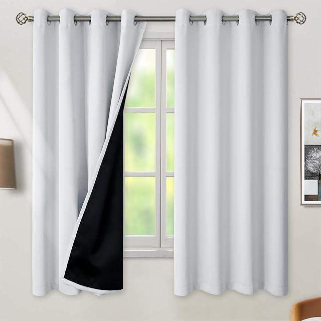 BGment Blackout Rideaux 2 Panneaux - Rideaux extérieurs noirs pour les rideaux de fenêtre à isolation thermique de la chambre 63 Inches Long, Blanc Grisâtre, Chaque panneau 52 x 63 1 cm