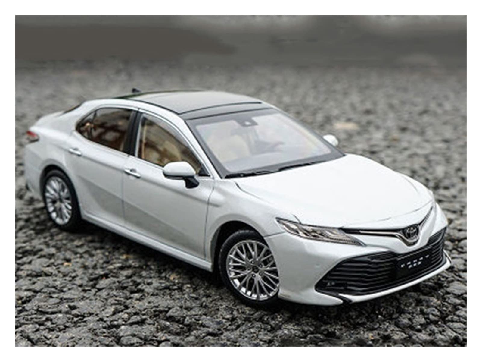 Amazon | 1:18スケールトヨタの新しい第8世代カムリー合金車モデル
