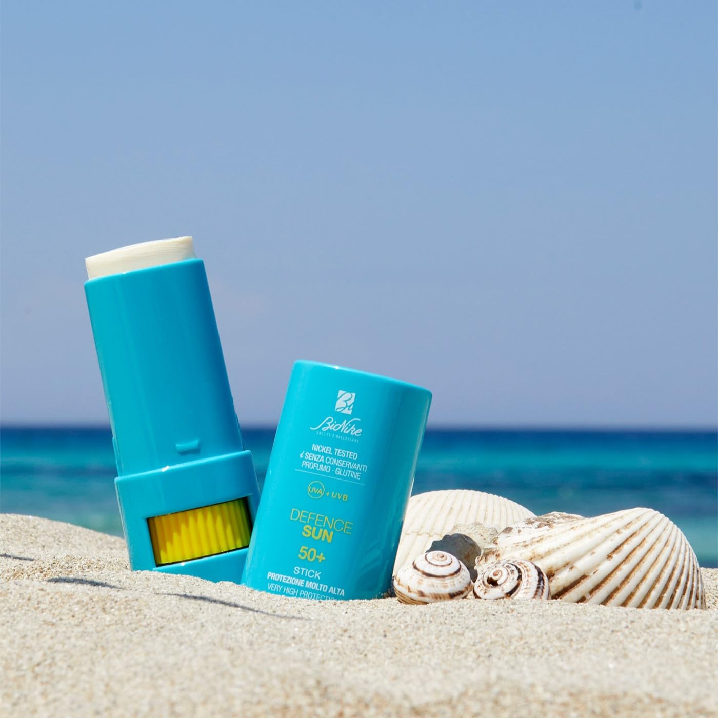 Bionike Defence Sun - Stick Solare SPF 50+ con Burro di Karitè, Uso Localizzato per la Protezione di Zone Sensibili (labbra, naso, orecchie), Nei, Cicatrici, Tatuaggi, Rafforza e Ripara la Pelle, 9 ml