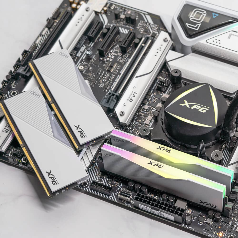 Memoria XPG D500G Lancer RGB DDR5, bianco: 32 GB (16 x 2) 6000 MHz C28 | RAM DDR5 ad alta velocità, Intel XMP 3.0 e AMD EXPO, illuminazione RGB, dissipatore di calore