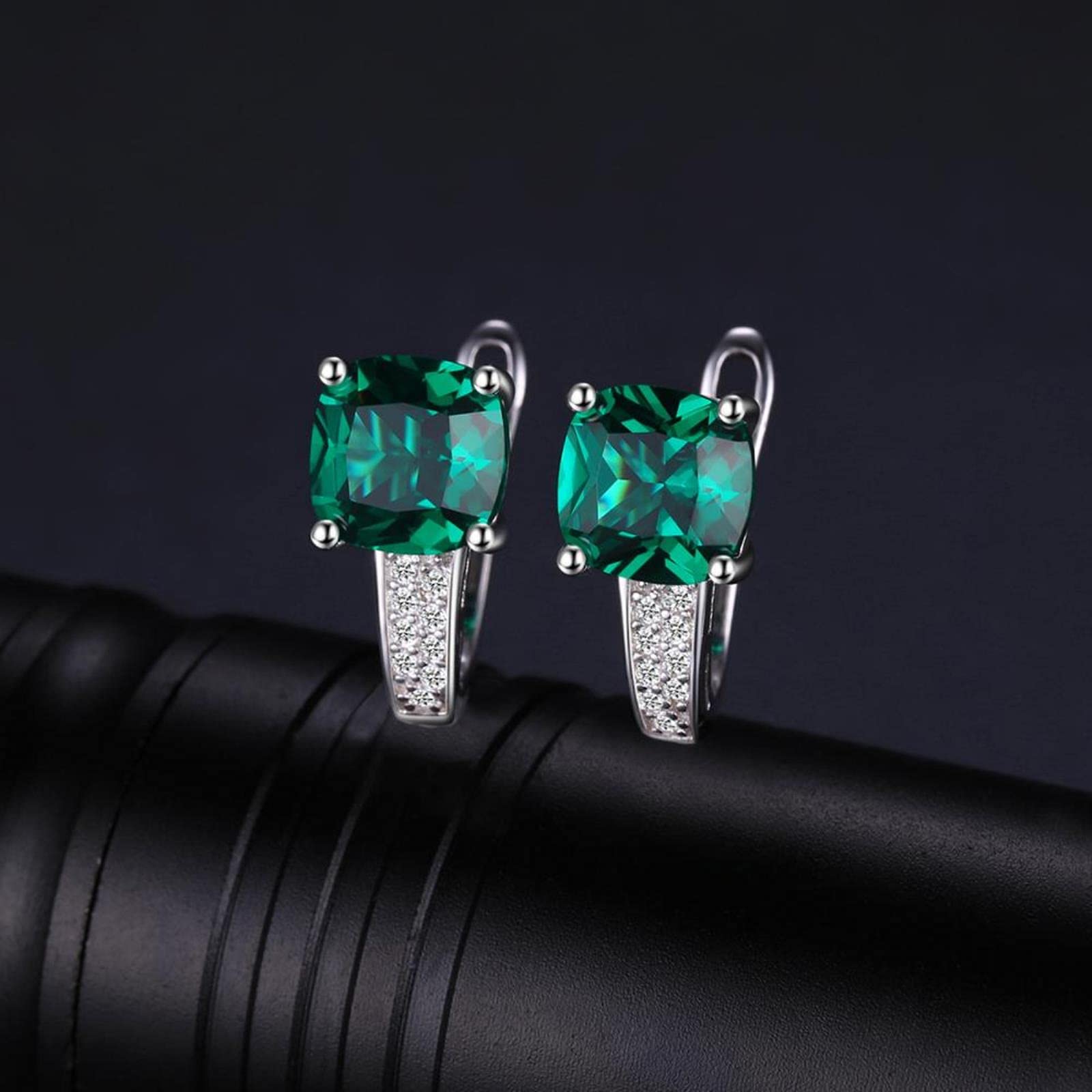 SALAN Pendientes De Clip De Plata De Ley 925 con Esmeralda Verde Simulada De Corte Cojín para Mujer Pendientes Huggie De Piedras Preciosas De Moda