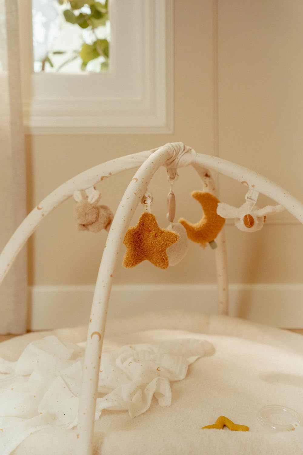 Little Dutch Krabbeldecke mit Spielbogen Activity Baby weiß - Newborn Naturals