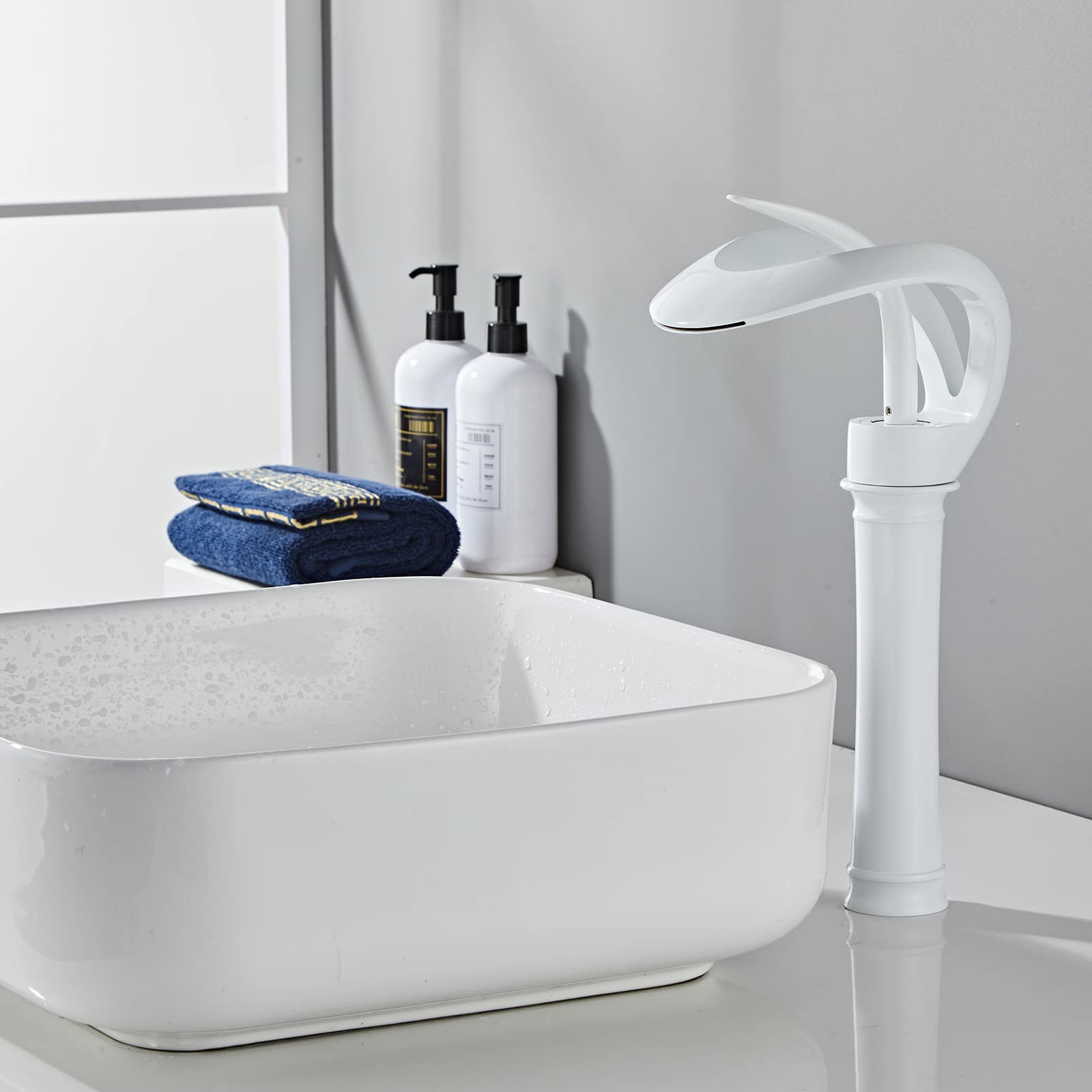 Wasserhahn Bad Moderner Stil, Einhandmischer Waschtischarmatur, Kaltes und Heißes Wasser, Hochwertiges Metall, Weiß
