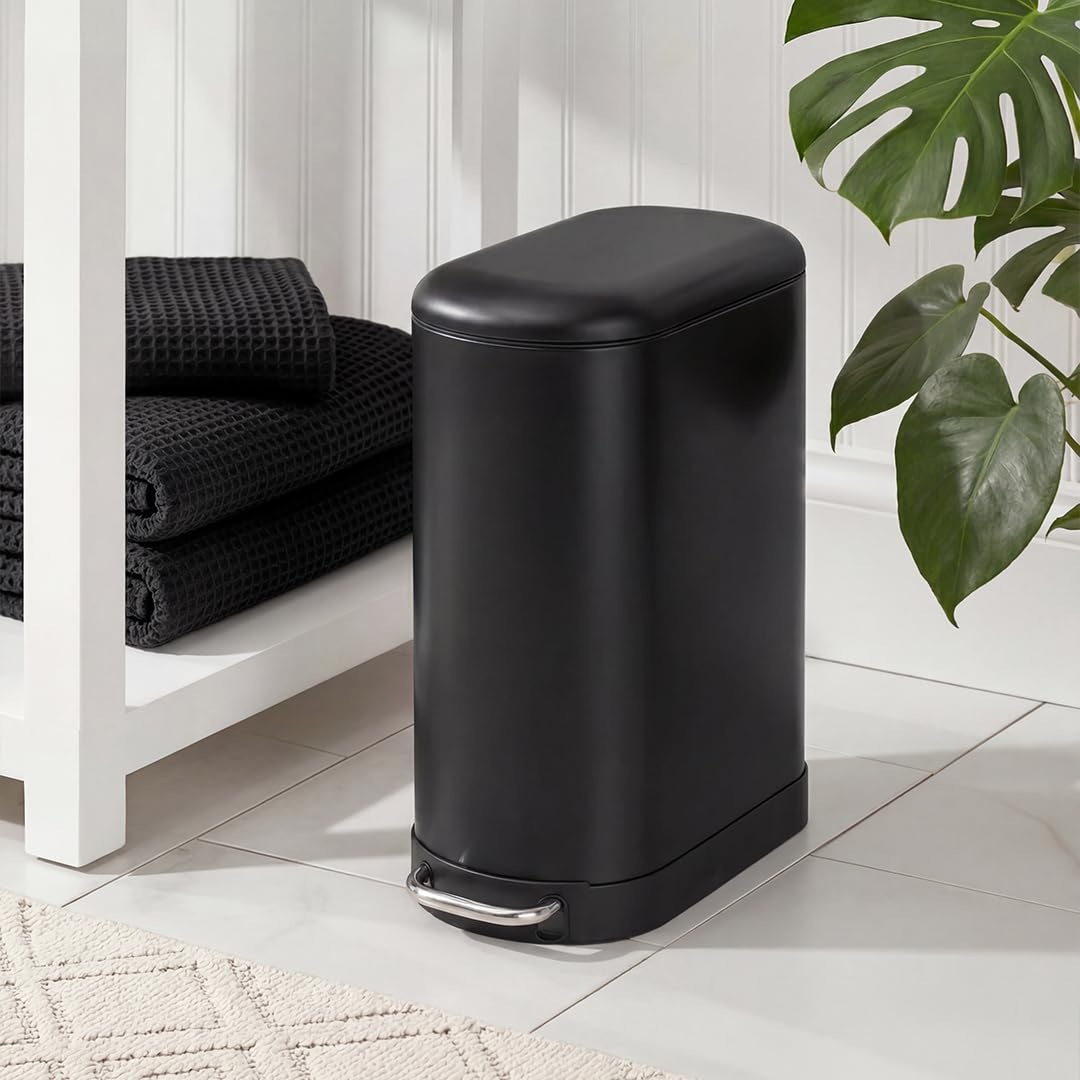 5Five - Cubo de basura de cocina Ariane Slim de 30 l, de metal negro - Cubo extraíble y asa trasera - Cierre silencioso - Para espacios reducidos