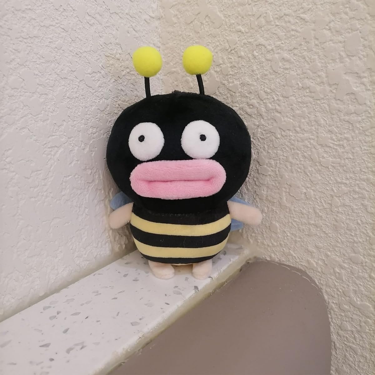 Amazon.co.jp: キーホルダー 面白い蜂 たらこ唇 ぬいぐるみ おもしろ