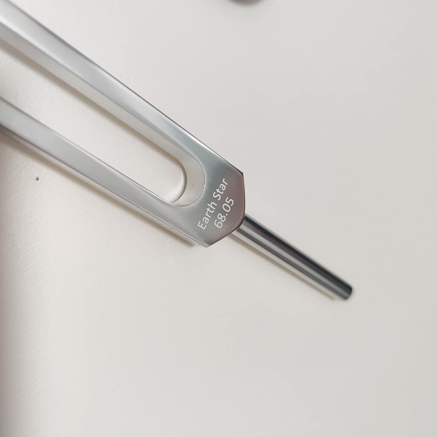 Low om Tuning Fork 68.05 hz, Weighted Tuning Fork for Sound Therapy, Earth Frequency, Reduce Swelling & Promotes Relaxation