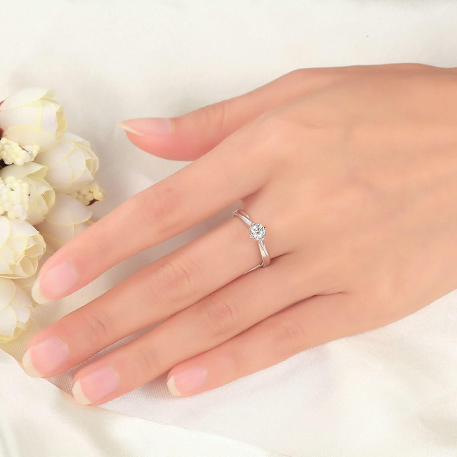 Donna Anello Fidanzamento in Oro Bianco 9 K / 14 K / 18 K, 4 Griffe Solitario Rotondo con Diamante da 0,24ct, Argento Donna Anello Fedi Nuziali