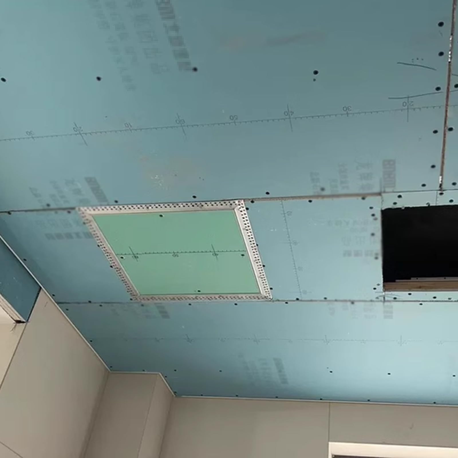 Panel drzwi wejściowych ze stopu aluminium 15 x 15 cm płyta gipsowo-kartonowa sufitowa dostęp do klapy otwierana od góry konstrukcja malowana rama z płyty gipsowo-kartonowej dla łatwej instalacji