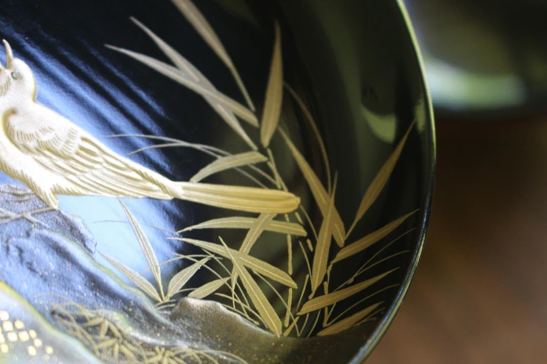 上質朱漆に優美な研ぎ出し蒔絵の映えるお椀 2点