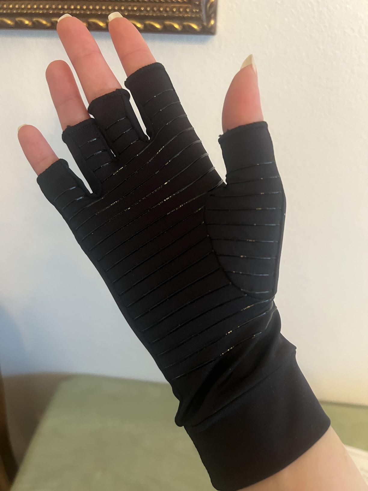 Nice compression gloves reduce swelling and provide comfort during daily tasks