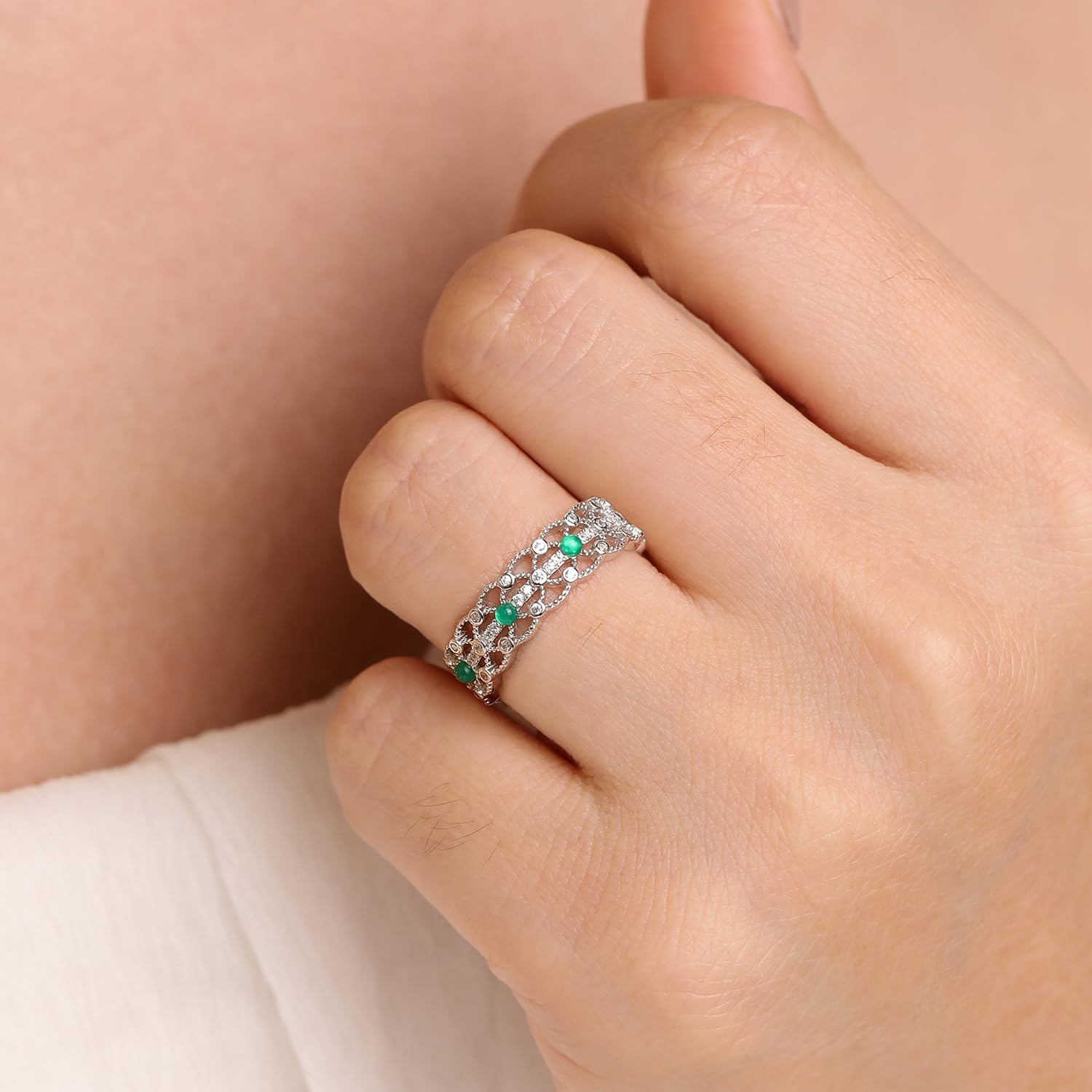 Meissa Bague Émeraude Plaquée Or pour Femmes Bague Vintage Ajourée Ajustable Anneau Pierre Verte Bijou Élégant Statement Cadeau