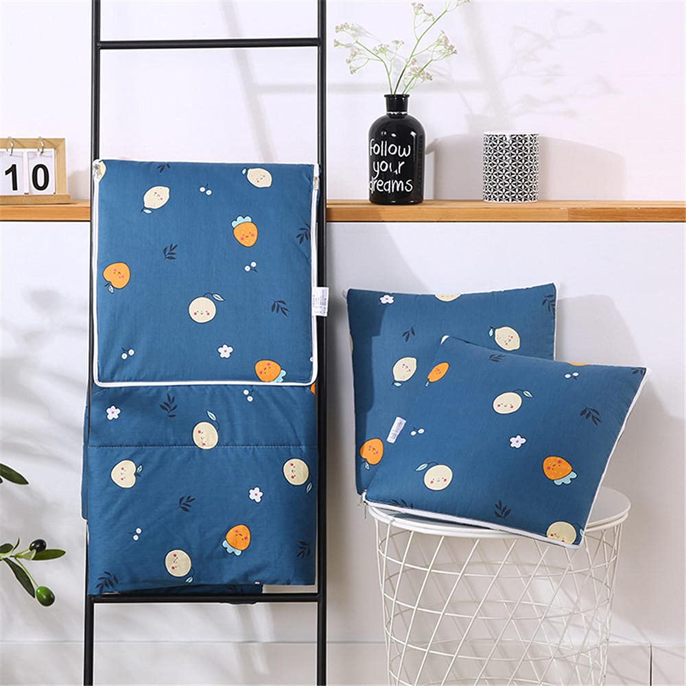 Kissendecke 2 in 1​ Reisedecke Kissen Quilt Multifunktionale Kissen Decke Nackenstützkissen Soft & Warm Nap Mat Kissen für Schlafsofa Bürostuhl （Blauer Obstkuchen）