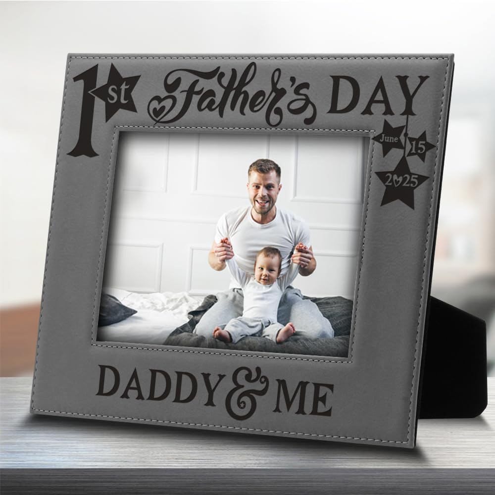 BELLA BUSTA- First Father's Day -1st Father's Day Picture Frame- Daddy and Me-First-Time Dad Frame-Engraved Leather Picture Frame (5x 7 Horizontal)