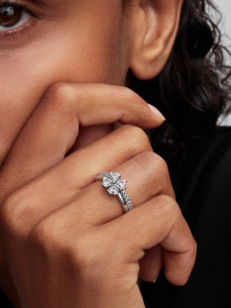 PANDORA Anillo de trébol de la suerte para dividir en plata de ley 925 con circonitas cúbicas, juego de 2 anillos para mujer con piedras en forma de corazón y engaste pavé, apilable, tamaño: 52