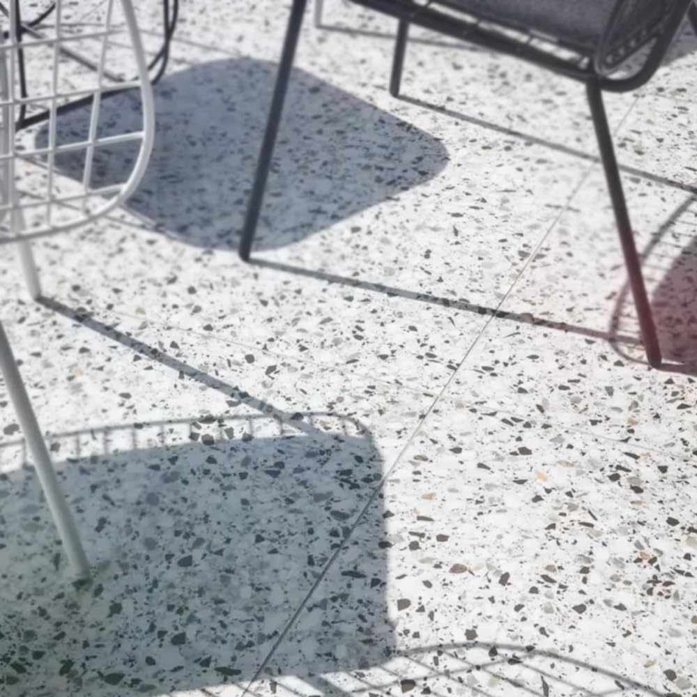 Impermeabilizante Total 10L Superhidrófugo Suelos de Hormigón e Hidráulicos | Cristaliza, impermeabiliza y consolida incluso sobre suelos húmedos. Frena el agua y la humedad. Transparente, no crea capa.