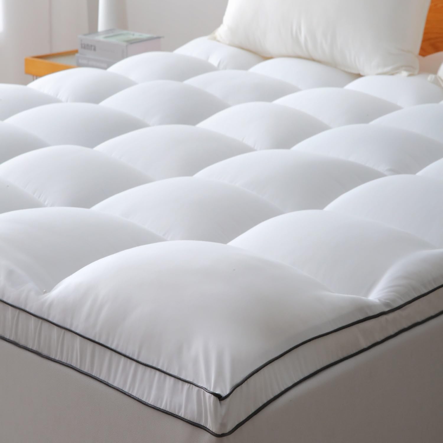 Mattress Topper Queen Size Bed Breathable Quilted Plush Design for Comfort Soft Mattress Topper with Deep Pocket Fit