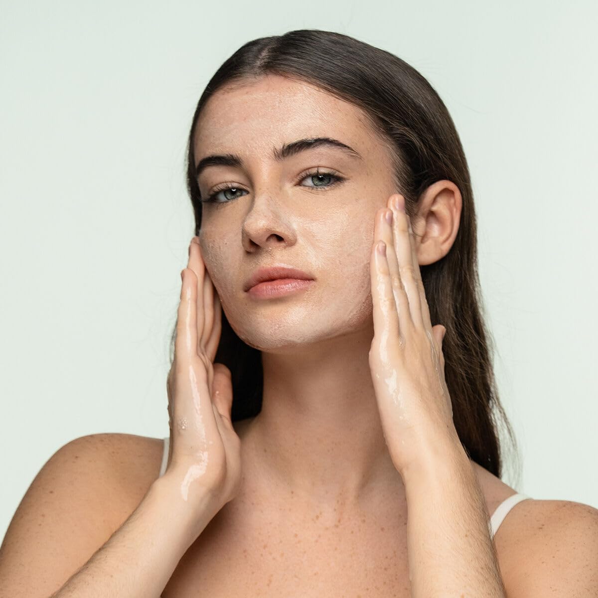 InnovaGoods® Set de rutina facial y corporal con CBD, Set de cuidado para la piel con Ingredientes naturales, pack de 7 piezas ideal, hidrata e ilumina tu piel, apto para pieles sensibles