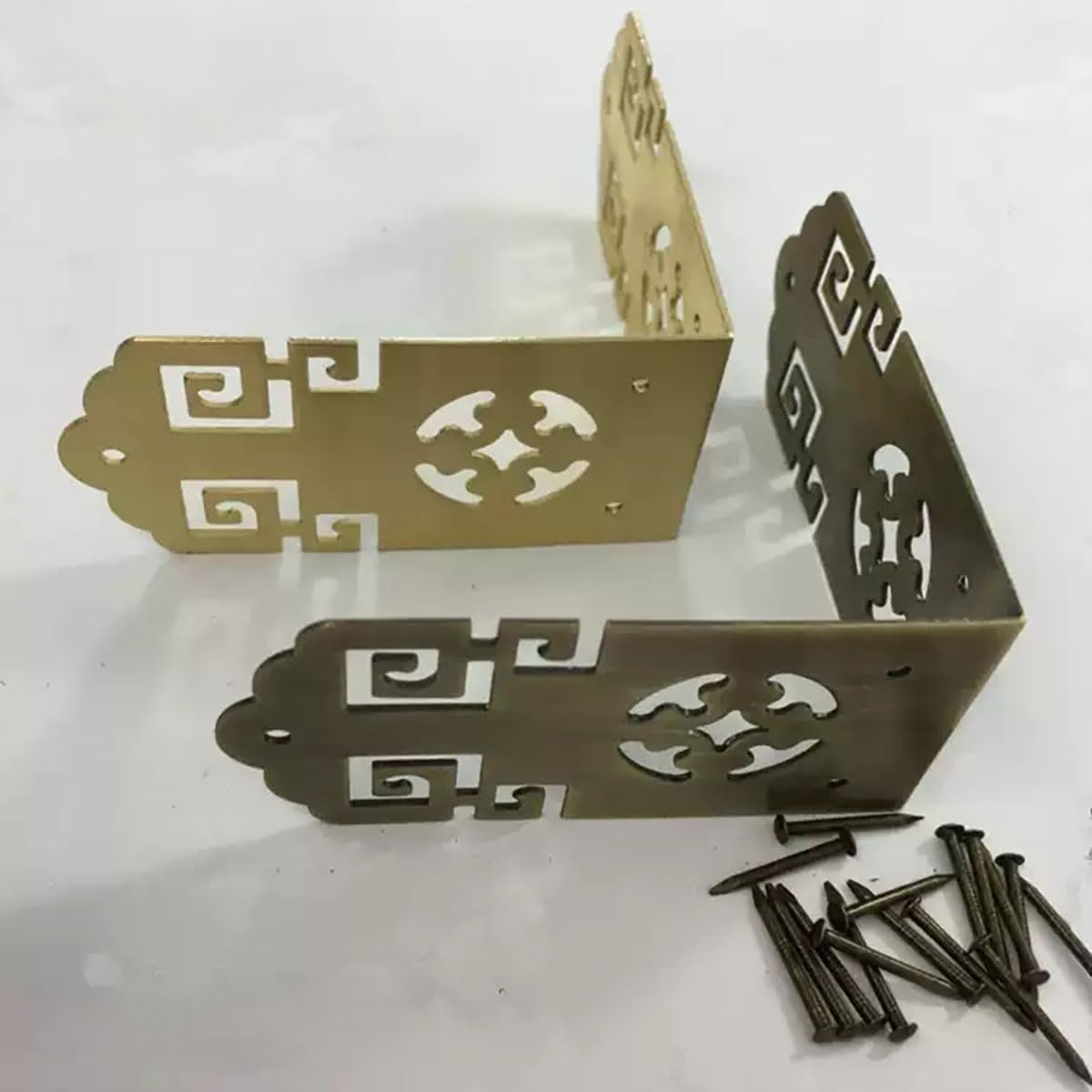 Protectores de Esquina Antiguos de latón Puro | Patrón ahuecado Gabinete dorado Protector de esquina Muebles clásicos Mesas Sillas(Gold)