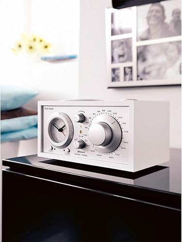 Miniatura 8 de Tivoli Audio Radio reloj Bluetooth modelo tres con USB (blancoplateado)