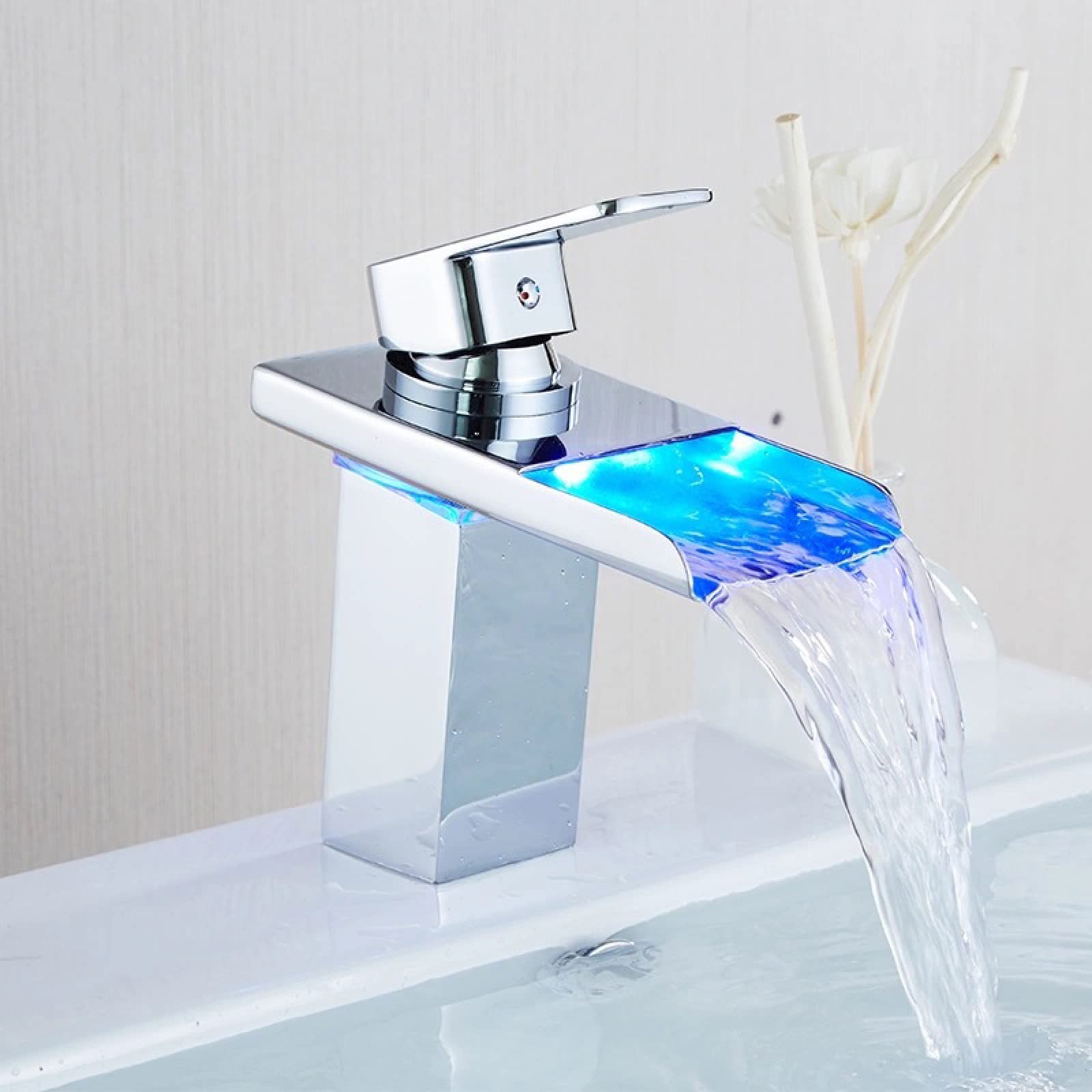 Mitigeur cascade LED à 3 couleurs changeantes pour lavabo de salle de bain chic