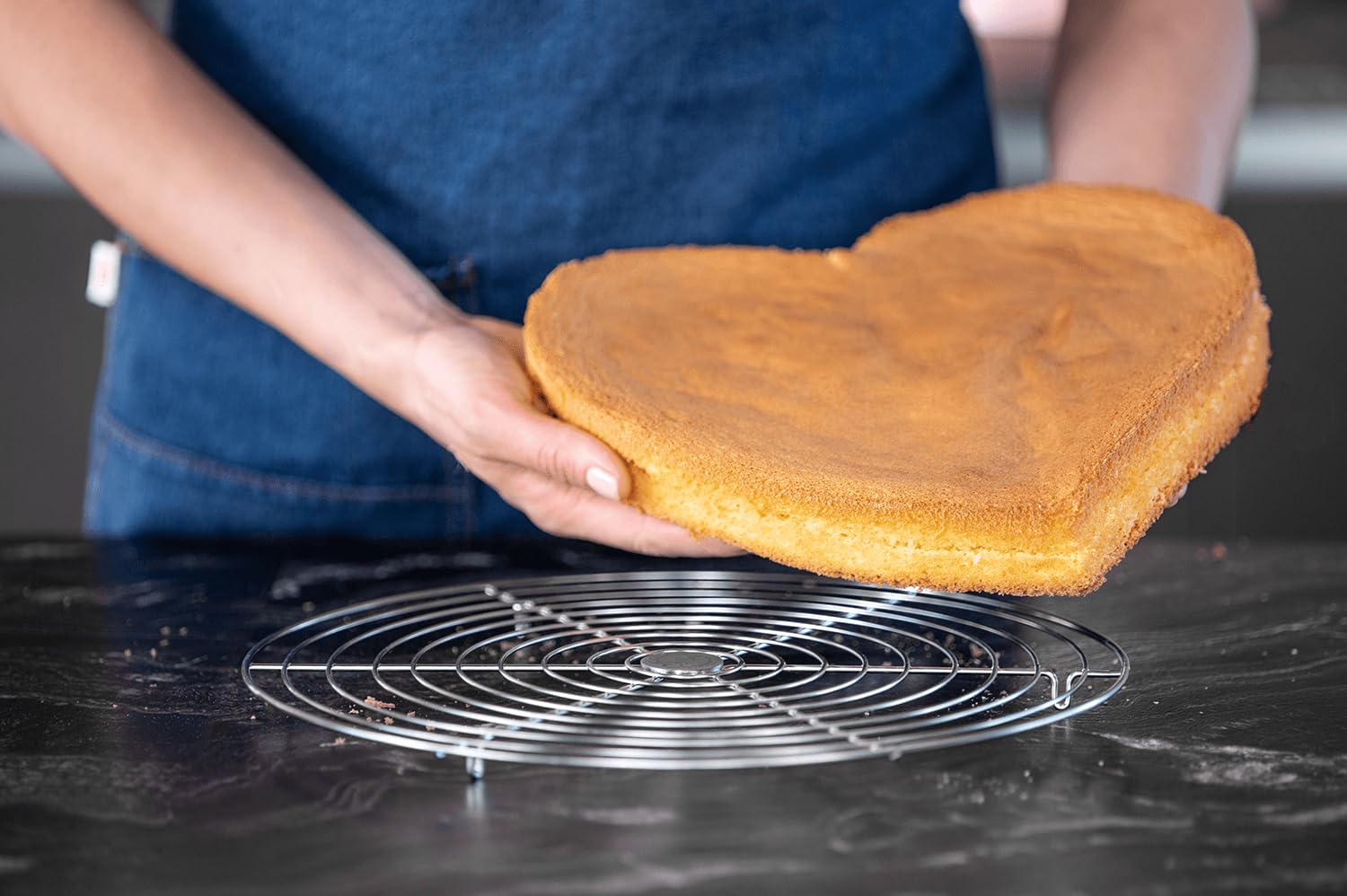 Sallys Abkühlgitter rund aus rostfreiem Edelstahl 32 cm - Kuchengitter Auskühlgitter zum Backen Kühlen Dämpfen
