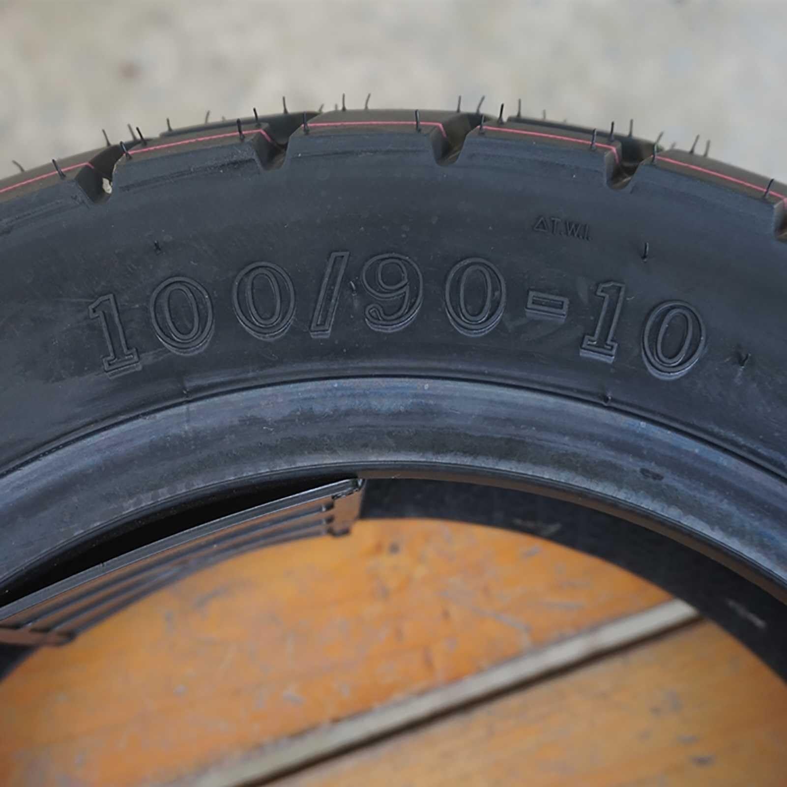 100/90-10 Opona Motocyklowa 56J 62 Load, Bez Wewnętrznej Rury, Odporna na Przebicia i Wybuchy, Wzór Blokowy o Wysokiej Przyczepności, do Przedniego i Tylnego Koła