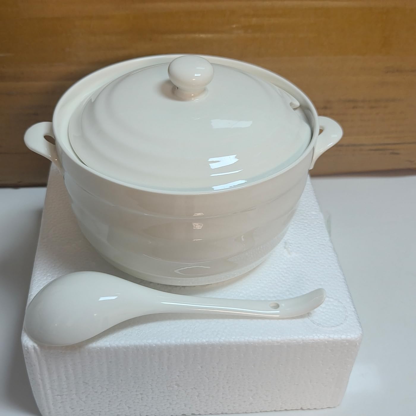 Porcelain Soup Tureen with Lid and Ladle Set, 2.2 Liter Large Porcelain Soup Serving Bowl with Handles, Microwave & Dishwasher & Oven safe
