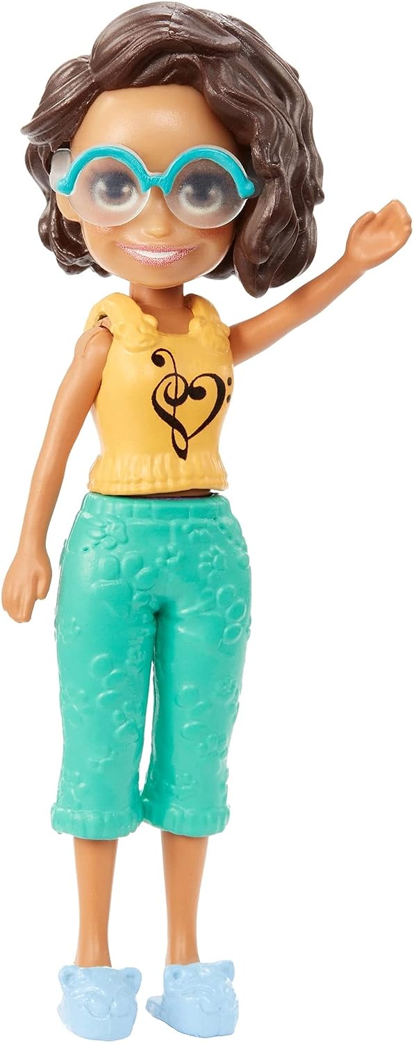 Polly Pocket Girls' Night In Fun Pack Accessory Set featuring 3-inch Polly, Shani and Lila Dolls Plus Fashions and Sleepover, Food and Karaoke Accessories; For Ages 4 and Up [Amazon Exclusive]
