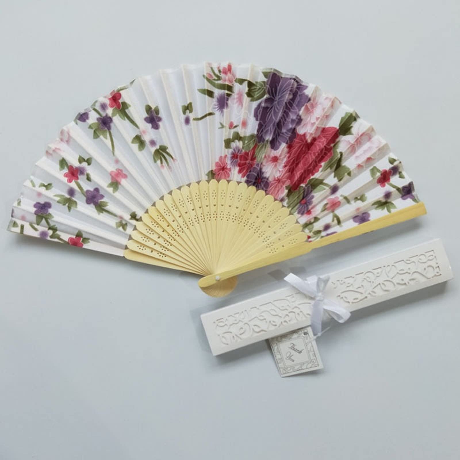 Éventail pliable de mariage en soie gravé personnalisé pour vos invités (Lot de 50)