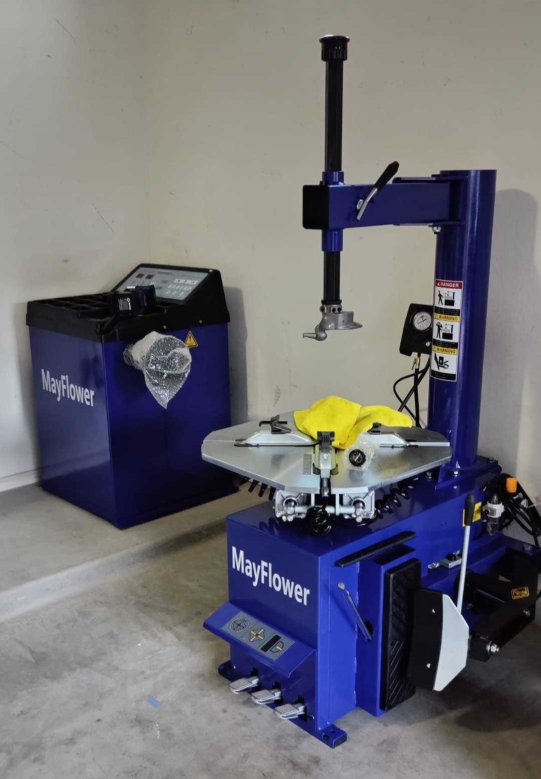 64/mo Finance Mayflower 1.5 HP Tire Changer Wheel Changers Machine Combo Balancer Rim Clamp