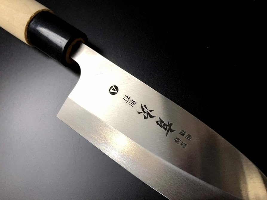 Amazon｜有次 包丁 A出刃 105mm 合金鋼 炭素鋼 築地 ARITSUGU 柄｜出刃