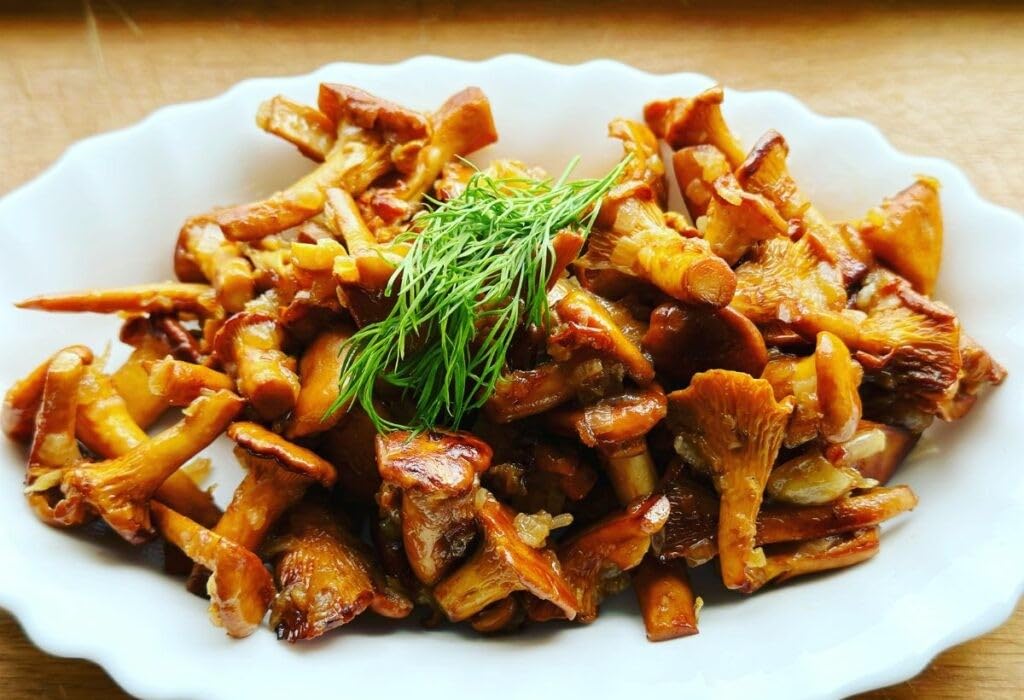 Seweryn Marinated Yellow Chantarelle Mushrooms Wild Caught Kurki Marynowane Glass Jar 29.98 oz / 850 g (2 Pack)
