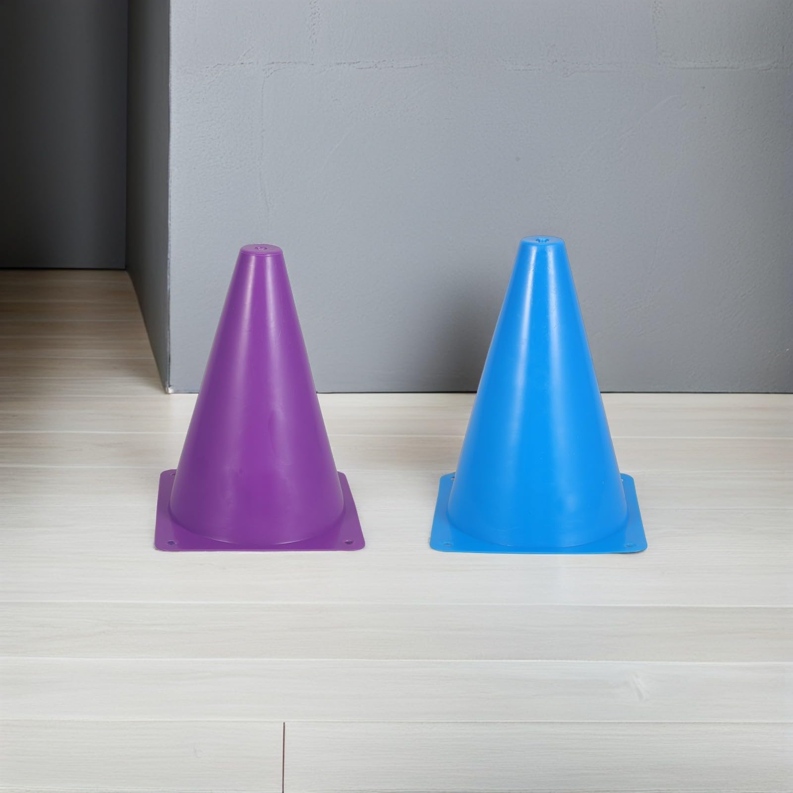 Luxshiny Conos de Entrenamiento de Fútbol 36 Piezas Base Cuadrada de Plástico para Práctica al Aire Libre y Juegos Variados de Alta Visibilidad y Fácil Almacenamiento