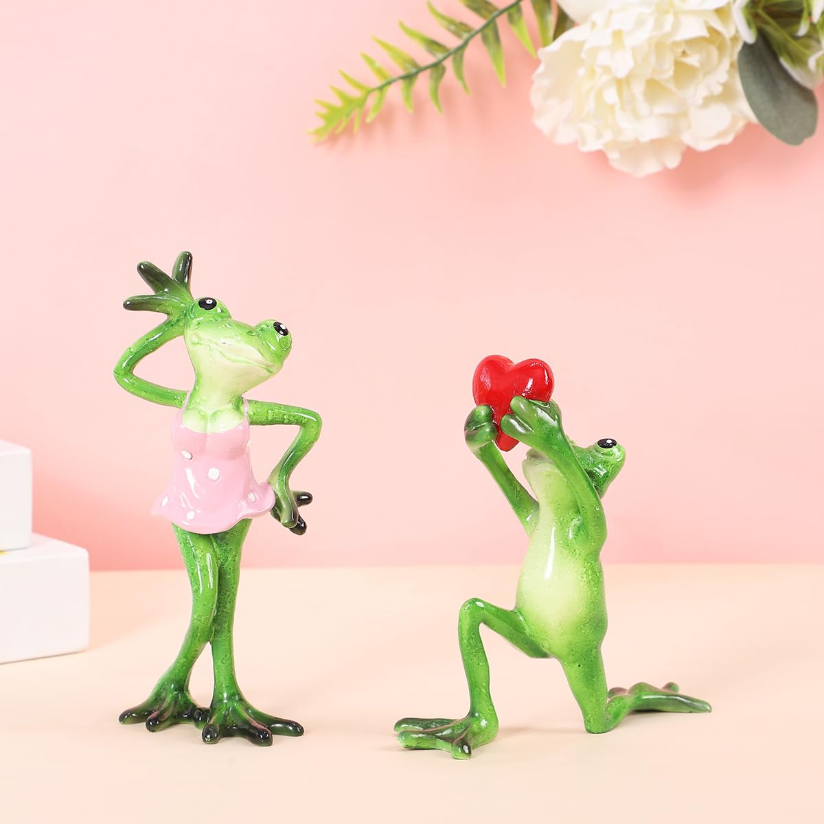 BaronHong Valentines Day Marry Me Frogs Figurines Elegant and Sexy Frog Sculpture Holding Red Heart(Female,M)