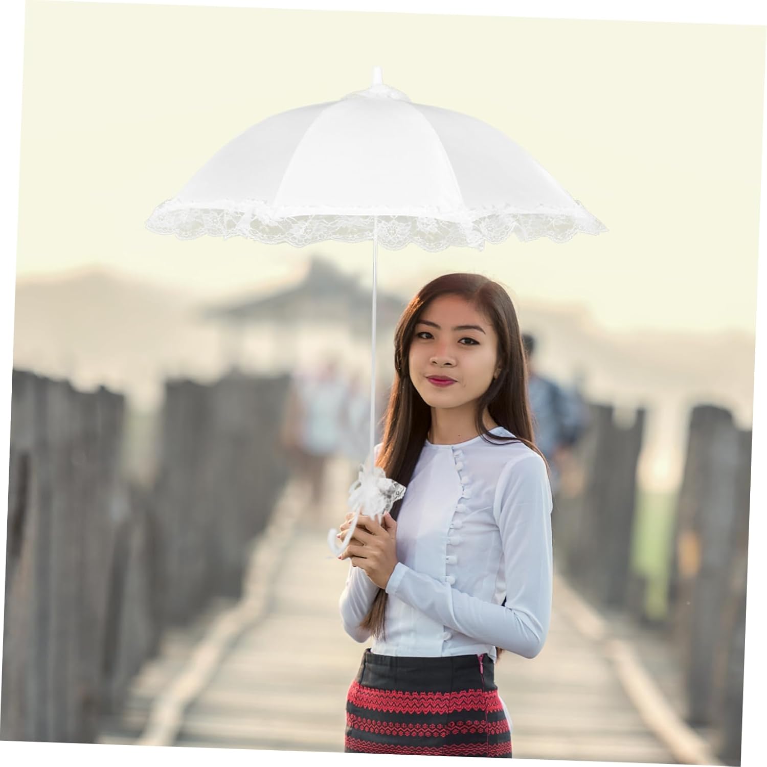 Lace Bridal Umbrella Elegant Wedding Parasol with Delicate Embroidery Ergonomic Handle for Comfortable Grip Photo Prop and Brides