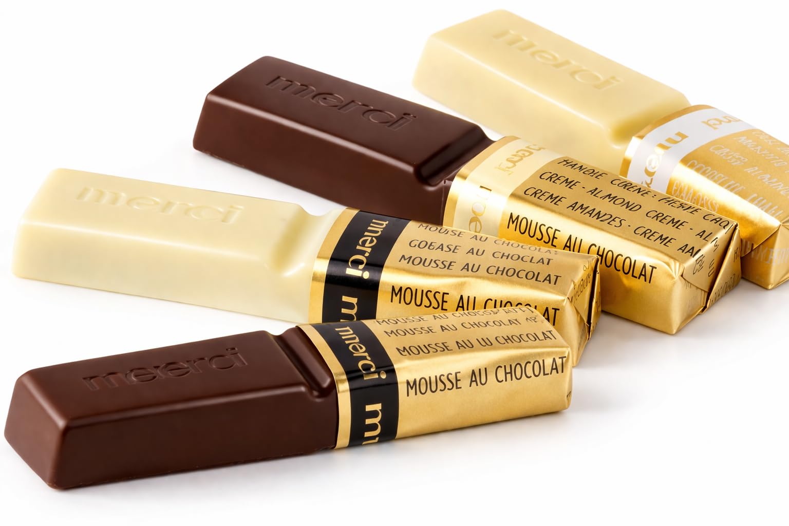 merci Black & White Selection – 250 g – Caja de Bombones para Regalar – Surtido de 4 Especialidades de Chocolate Blanco y Negro – Sin Gluten y Aptos para Vegetarianos – Para Disfrutar y Compartir