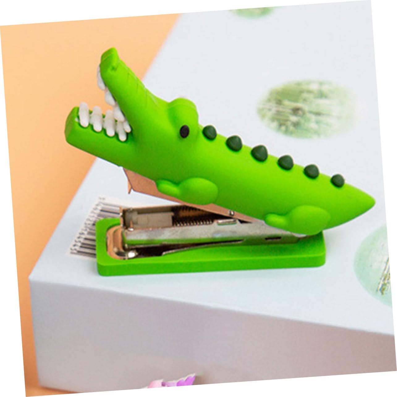 8pezzi Pinzatrice Animale Silicone Cucitrice Divertente e Portatile Per Ufficio e Casa Design Alligatore Per Risparmio Di Spazio e Decorazione
