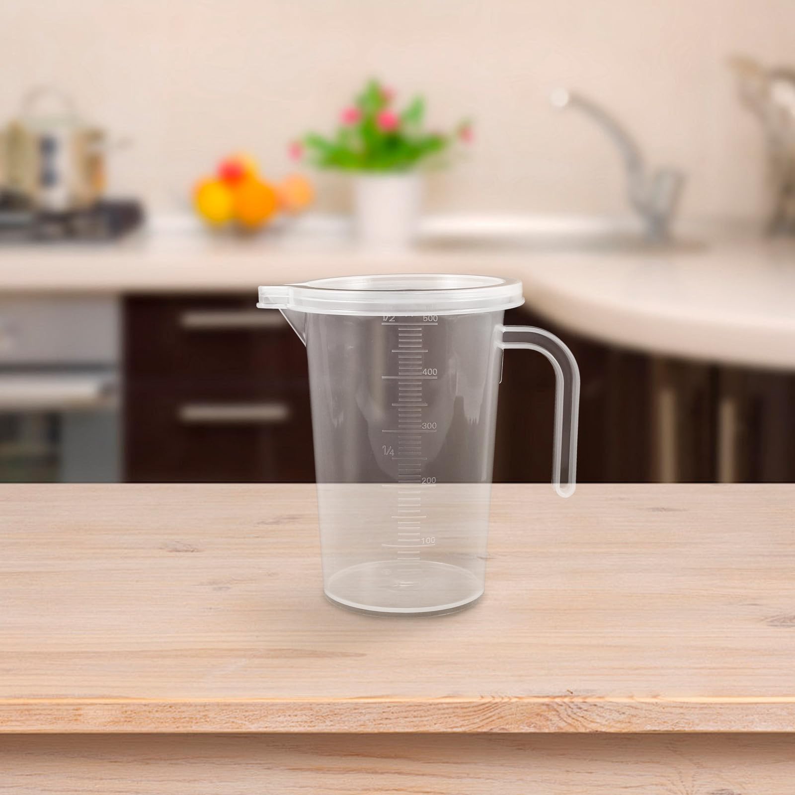 Veemoon Set 6 Misurini per Liquidi in Plastica con Manico e Coperchio Brocche Graduate da 500 Ml per Cucina e Cottura Misurini Graduati con Beccuccio Ergonomico per Uso Domestico e