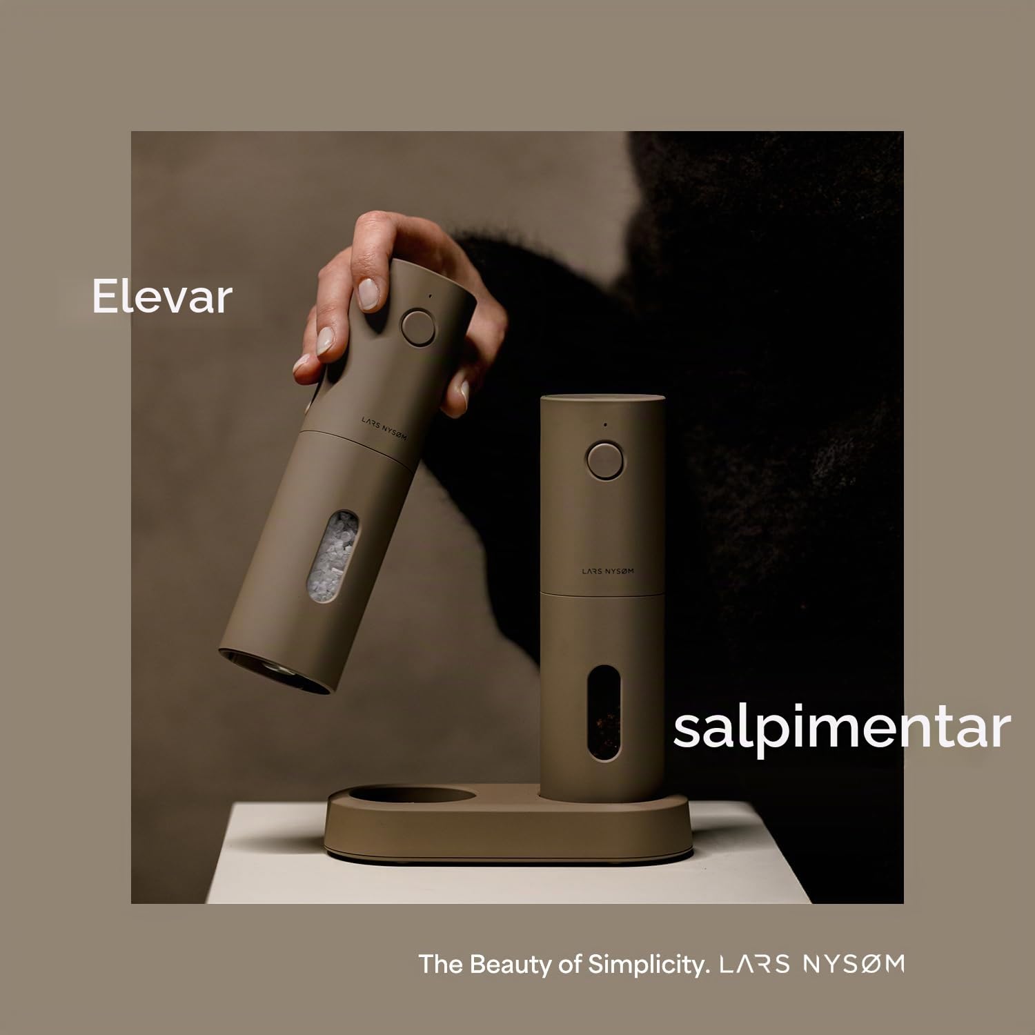LARS NYSØM Juego de Molinillos Eléctricos de Sal y Pimienta | Molinillos Automáticos con Molino de Cerámica Ajustable | Recargables por USB (Carbon Black)