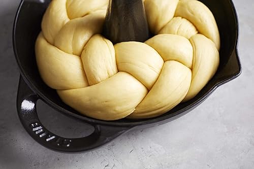 Miniatura 2 de Staub Asador vertical de pollo de hierro fundido de 9.5 pulgadas, negro mate, fabricado en Francia