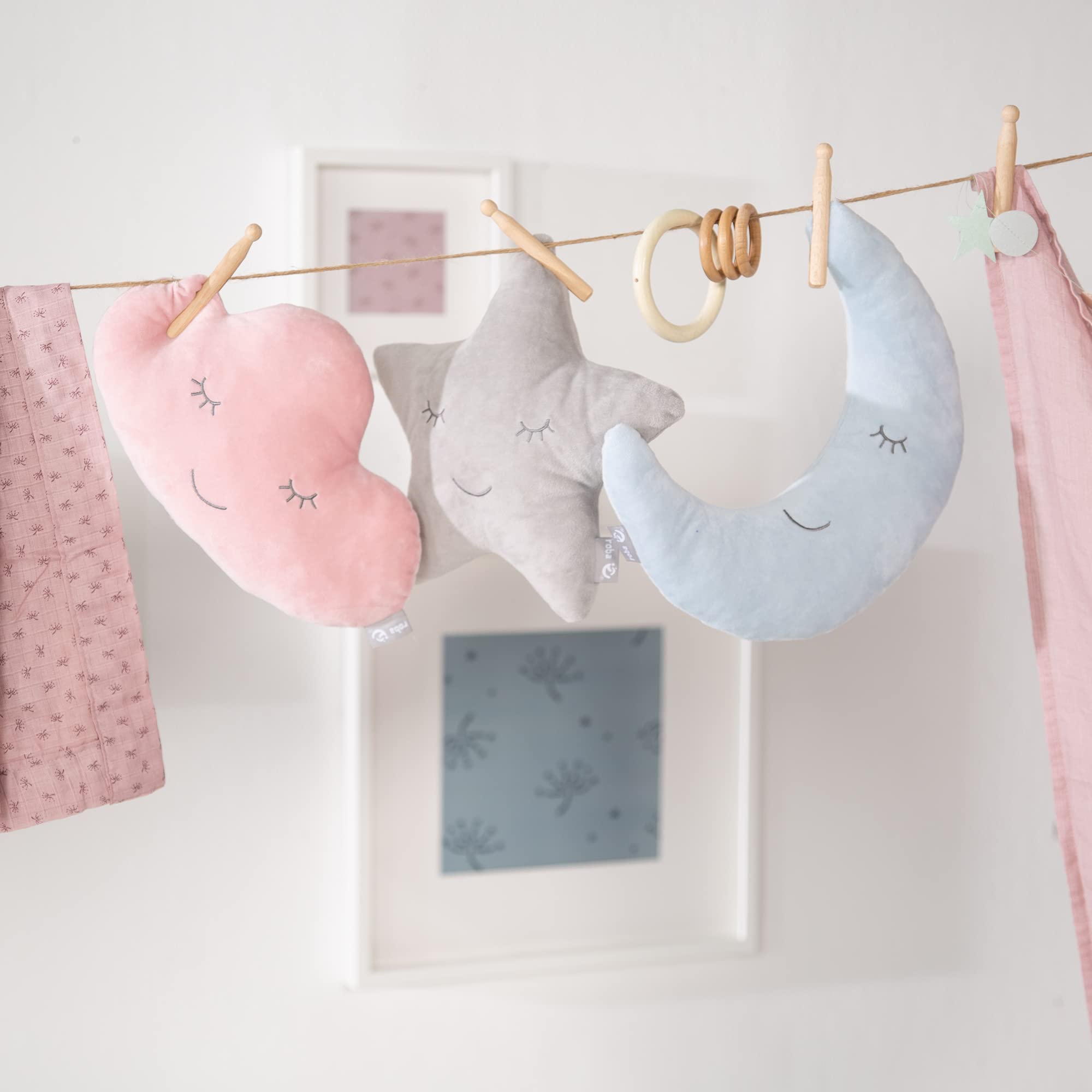 roba Coussin Décoratif pour Chambre d'Enfant en Forme d'Étoile roba Style - 32 x 28 cm - Oreiller Bébé en Peluche - Visage Souriant Brodé - Gris Argenté
