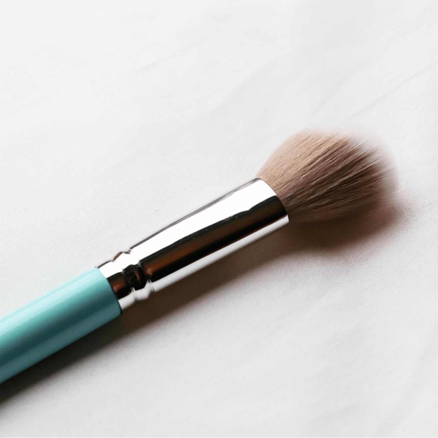 209 Angled Face Brush - Makeup Brushes for Precision Application - Ideal for Cream, Powder and Liquid - Vegan and Cruelty-Free - 1 pc - Image 5