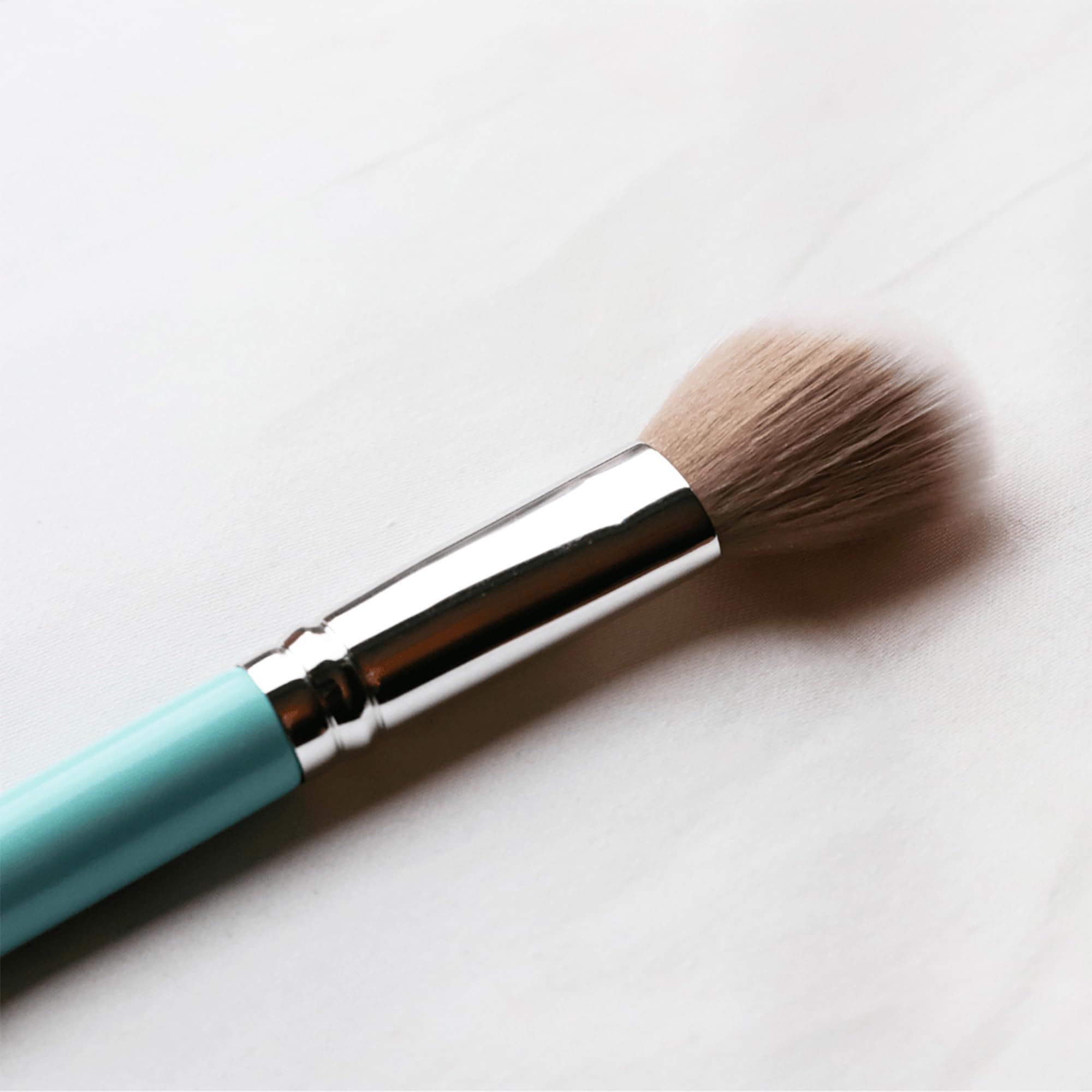 209 Angled Face Brush - Makeup Brushes for Precision Application - Ideal for Cream, Powder and Liquid - Vegan and Cruelty-Free - 1 pc 3