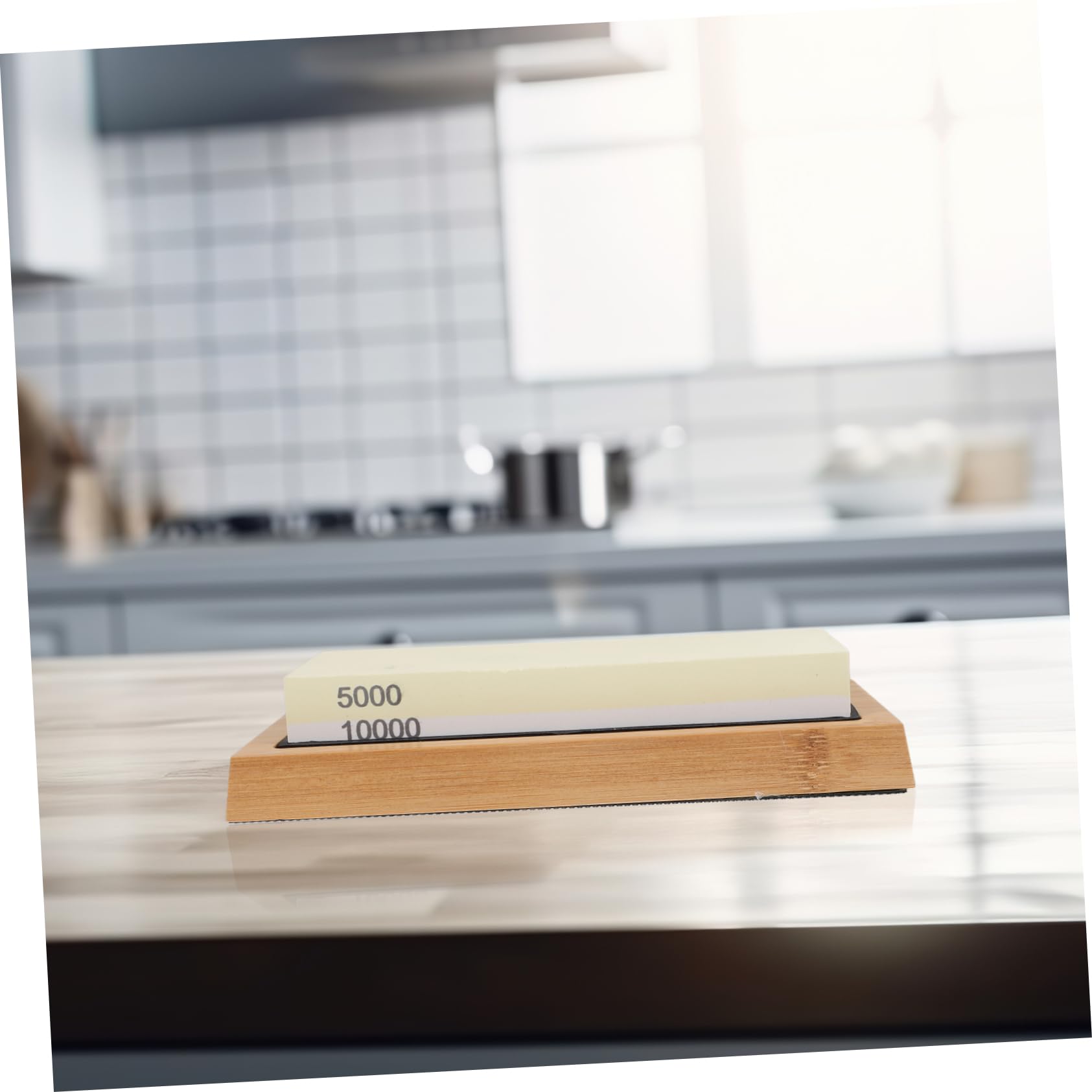 Set Affilacoltelli Base in Bambù Antiscivolo con Pietra Abrasiva Doppia Faccia in Corindone Bianco Resistente e Stabile per Affilatura Utensili Domestici