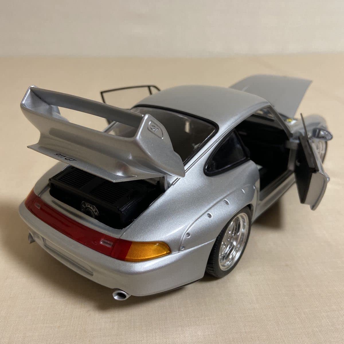 ミニカー UT Models 1/18 Porsche 911 GT2 ミニカー UT models 1/18 ポルシェ Porsche 911 GT 2 他 | ミニカー