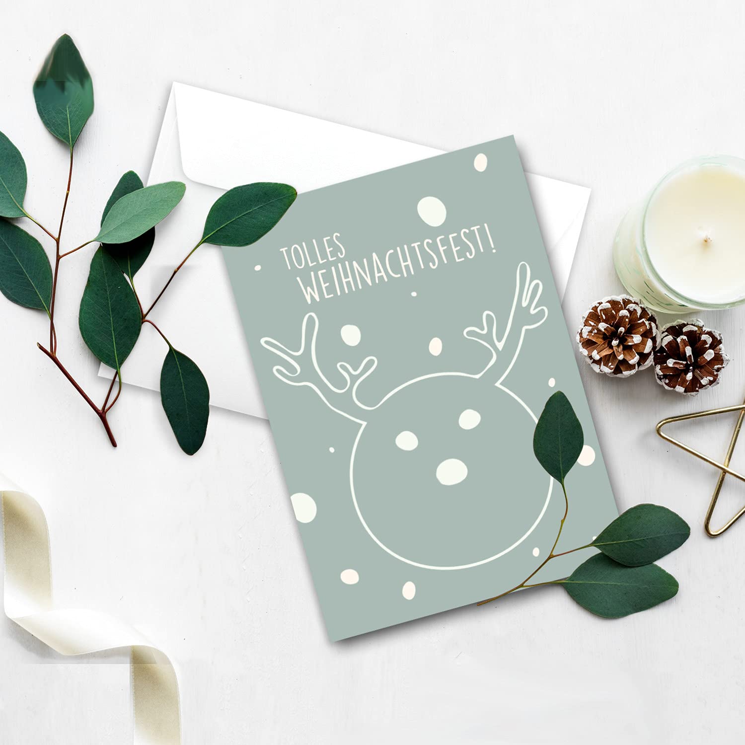Juego de 75 tarjetas de Navidad sostenibles DIN A6 en azul con renos y texto – Tarjetas plegables con sobres a juego DIN C6 azul con adhesivo – saludos de Navidad para empresas y privadas